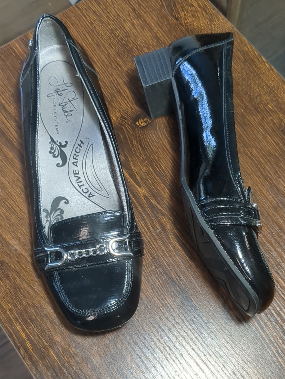 Life Stride Black Patent Chain-Trim Low Heel Loafers, Size 8.5